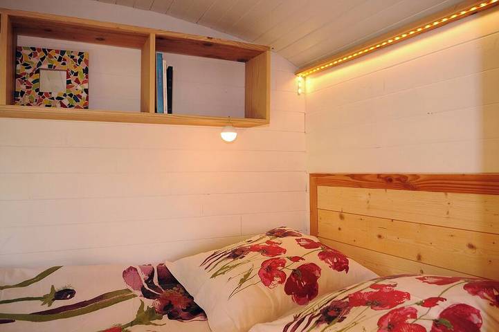 A rustic trailer in the heart of nature, complete with a sauna in Nivillac, Vannes region