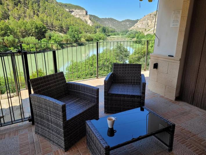 Location de vacances pour 10 personnes, avec jardin et vue sur le lac ainsi que piscine et vue dans Tolosa (Alcala del Jucar) - 3