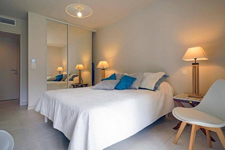 Appartement de vacances pour 2 personnes, avec piscine et jardin