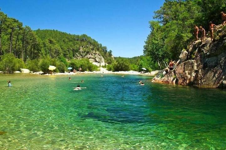 Ferienhaus für 10 Personen, mit Garten und Whirlpool sowie Pool