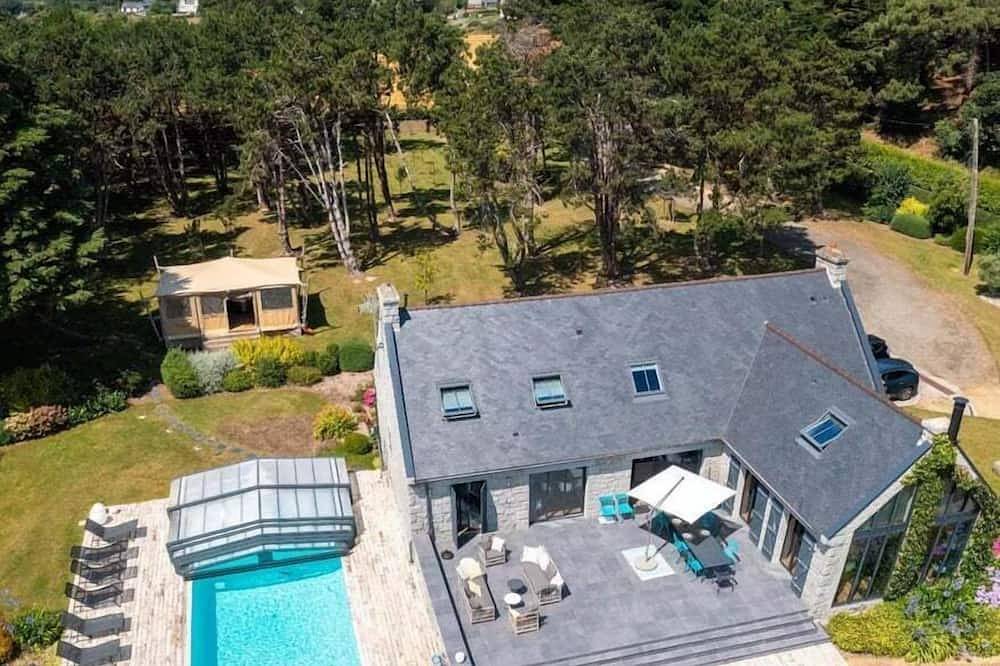 Signature Villa with Blue Horizon & Pool in Lanmodez, Rosa Granitküste