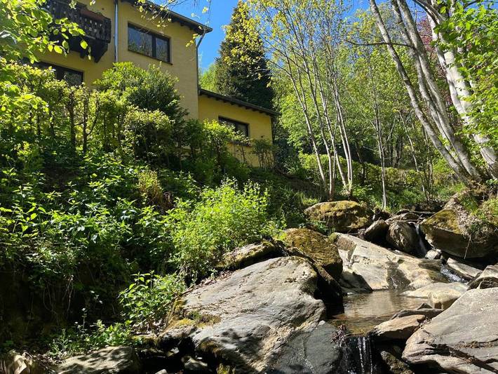 BnB für 19 Personen, mit Ausblick und Sauna sowie Garten in der Eifel