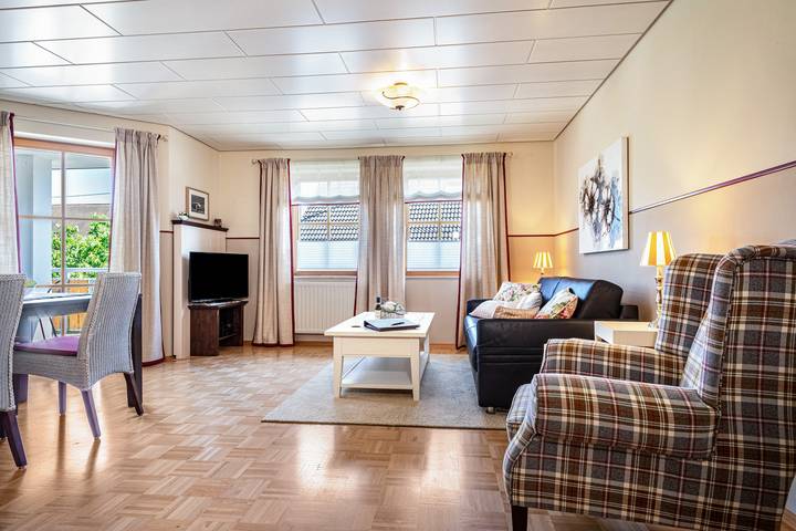 Ganze Wohnung, Schöne Ferienwohnung 4 am Trostelhof mit Balkon in Neufrach, Salem