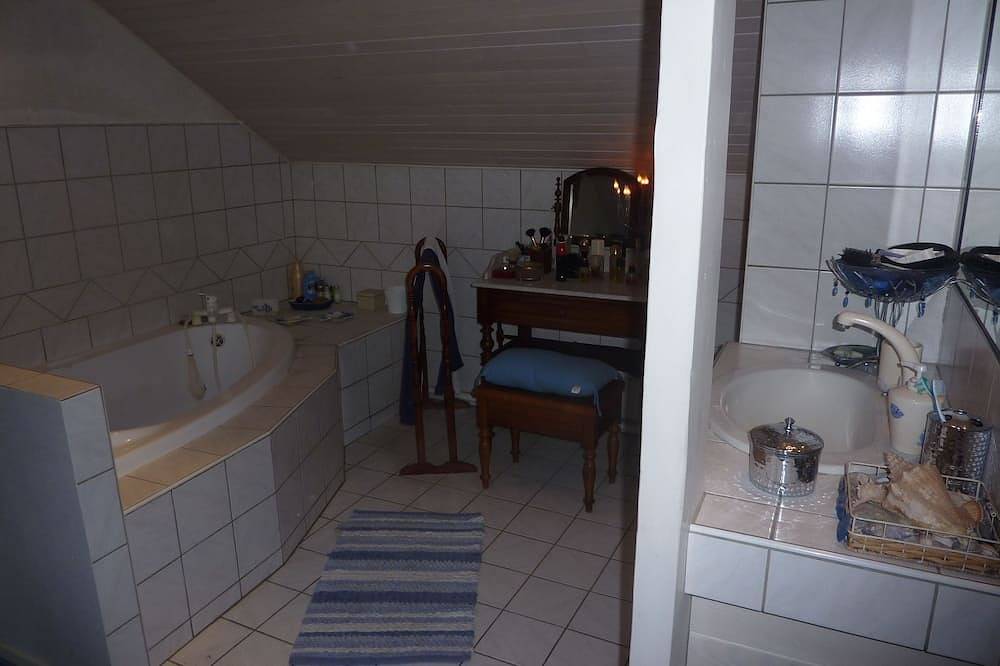 Maison dans village proche Paris in Villennes-sur-Seine, Yvelines