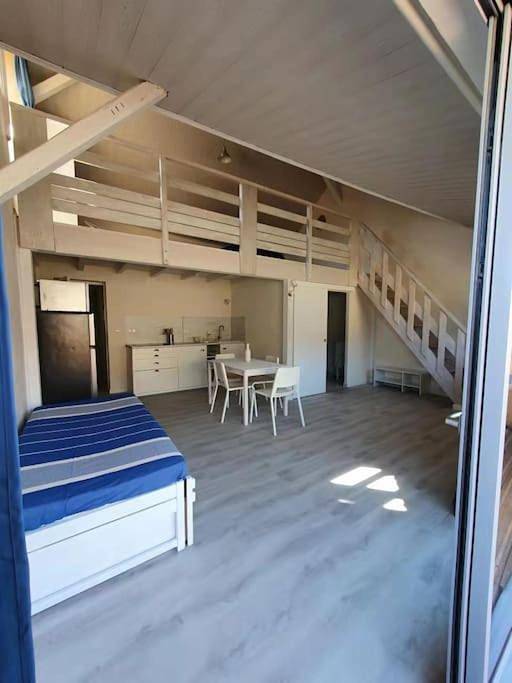 Gîte pour 4 personnes, avec vue ainsi que vue sur le lac et terrasse à Doussard - 2