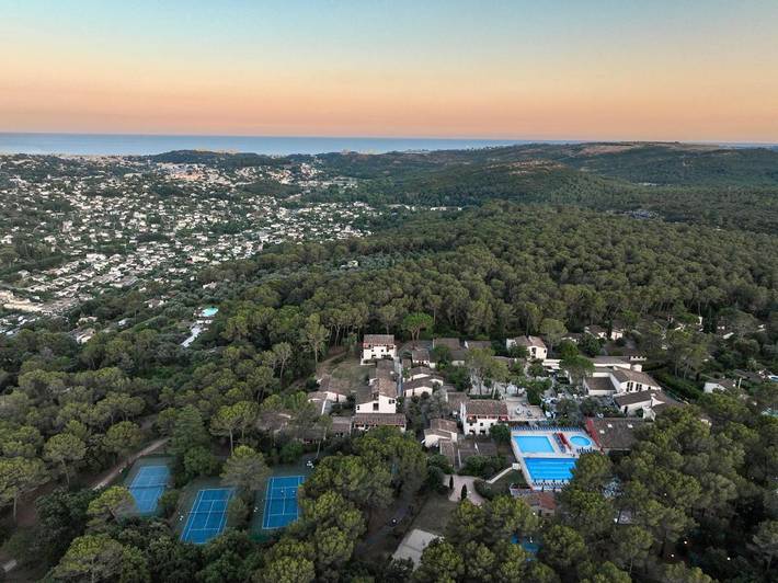 Hôtel pour 2 personnes, avec terrasse ainsi que jardin et piscine à La Colle-sur-Loup - 4