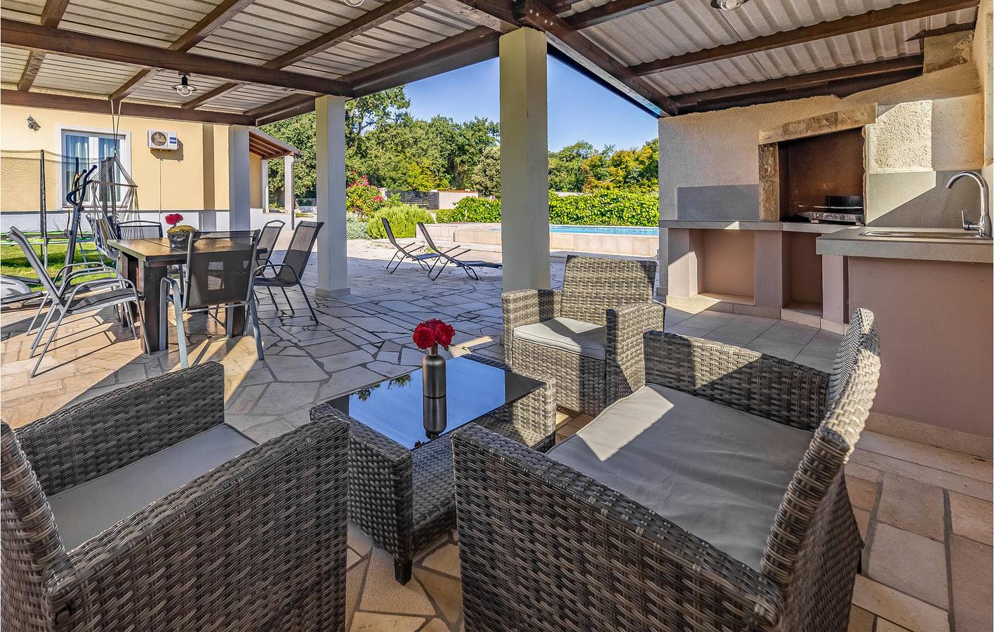 Geräumiges Apartment mit einem Schlafzimmer in der Nähe der Küste, des Pools und des Flughafens Pula in Valtura, Südküste Istrien