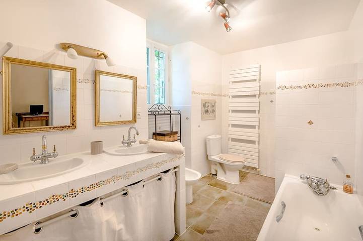 Gîte pour 8 personnes, avec jardin et piscine à Saint-Montan - 4