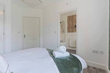 Apartment for 4 People in Solihull, Birmingham Area, Photo 3
