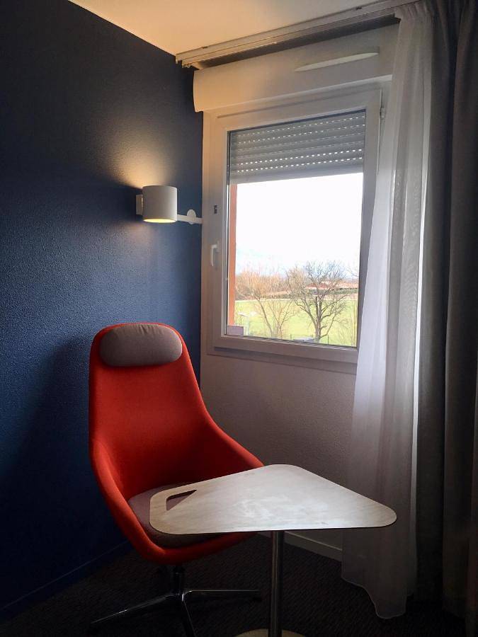 Hôtel pour 3 personnes, avec jardin ainsi que piscine et vue à Bernin (Isère) - 3