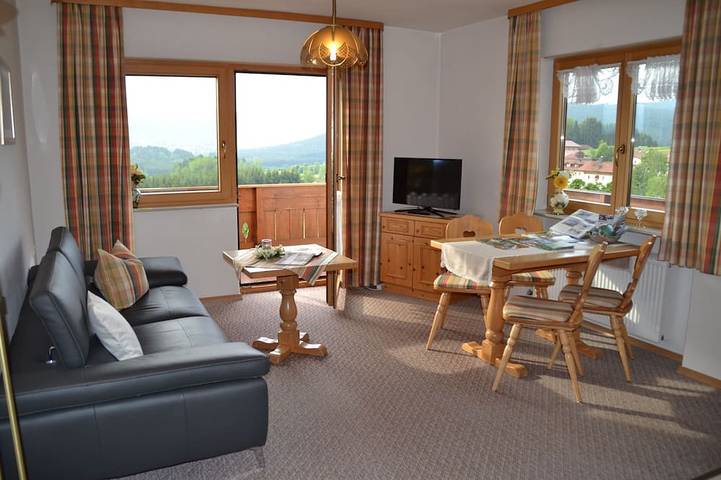 Ferienwohnung für 2 Personen, mit Balkon und Terrasse sowie Garten und Sauna