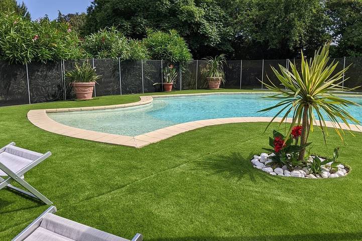 Gîte pour 11 personnes, avec jardin ainsi que piscine et sauna