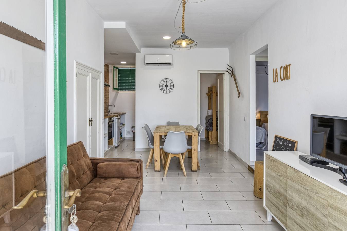 Apartamento entero, Apartamento 'La Cort' con vistas a la montaña, Wi-Fi y aire acondicionado in Platja d'Aro, Costa Brava