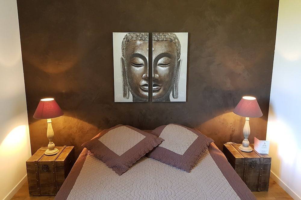 Magnificent Villa with dominant view and heated swimming pool in Langlade, Nimes region