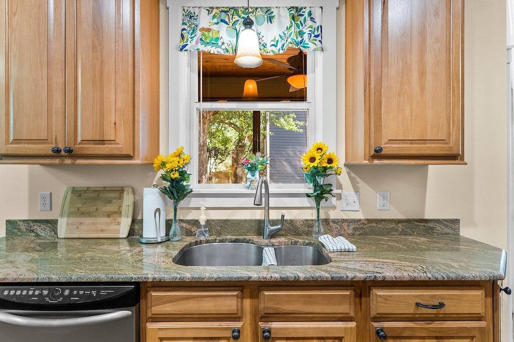 Downtown Wilmington home in the Historic District, near to Cape Fear River Walk in Wilmington, New Hanover County