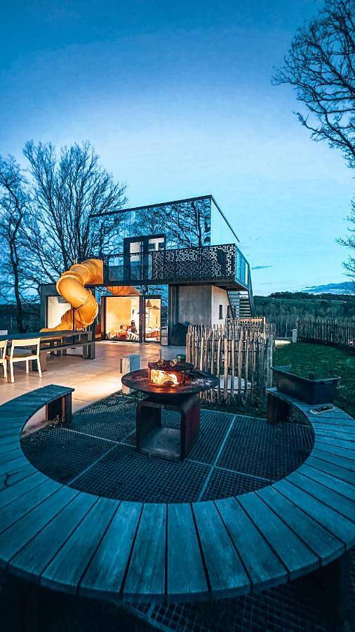 Location de vacances pour 14 personnes, avec jardin et bassin pour enfant ainsi que piscine et vue à Plombières