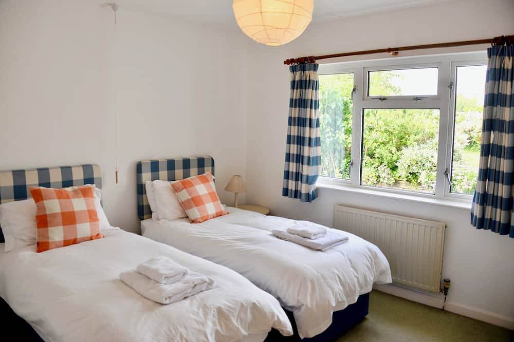 Trehanoo House (sleeps 8) and separate (Annexe sleeps 4/5) in St Minver Lowlands, Pentire Point - Widemouth