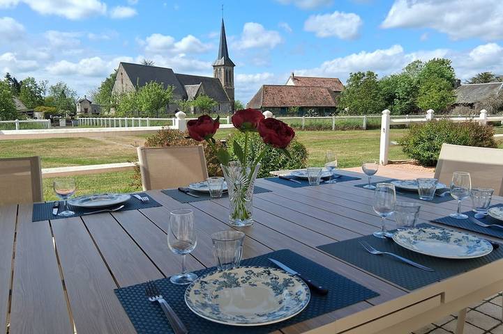 Location de vacances pour 13 personnes, avec jardin à Annebault
