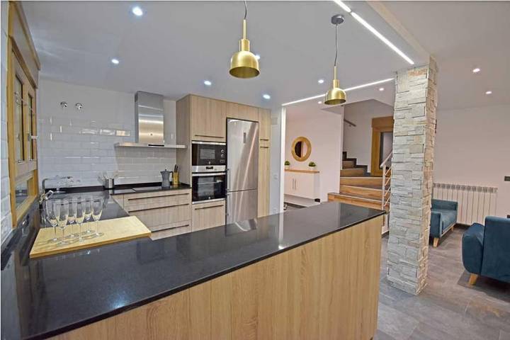 Casa de vacaciones para 11 personas, con piscina además de jardín y vistas, Se admiten mascotas en Comarca de Soria - 4