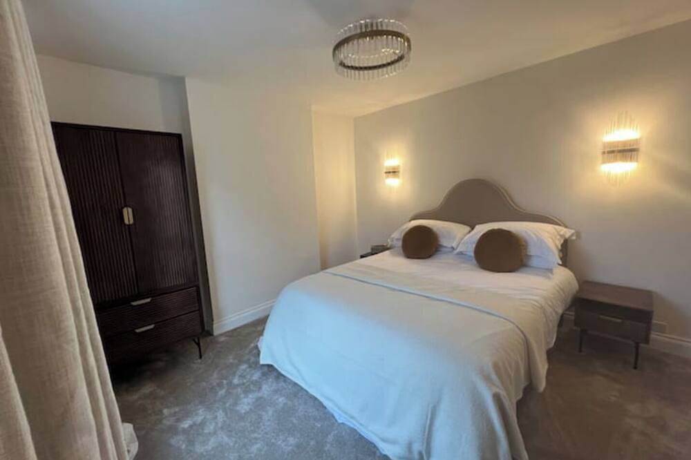 Luxury cottage with hot tub & log burner in Town in Cromer, Norfolk Coast