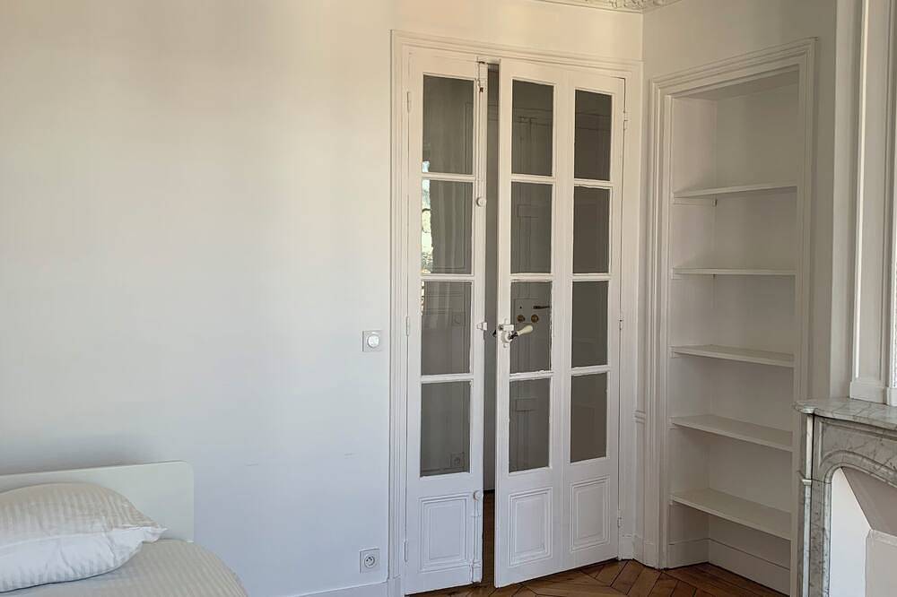 Entire apartment, Large apartment 5 minutes from Paris in Issy-les-Moulineaux, Hauts-de-Seine