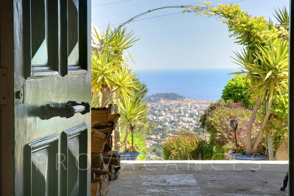 Ferienhaus mit Pool und Meerblick in Nizza in Falicon, Nizza und Umgebung