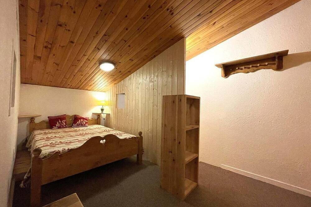 Appartement entier, 300m des commerces, 2ème étage, vue station, balcon, télévision, casier à ski, 43m², Les Menuires in Les Menuires, Saint-Martin-de-Belleville