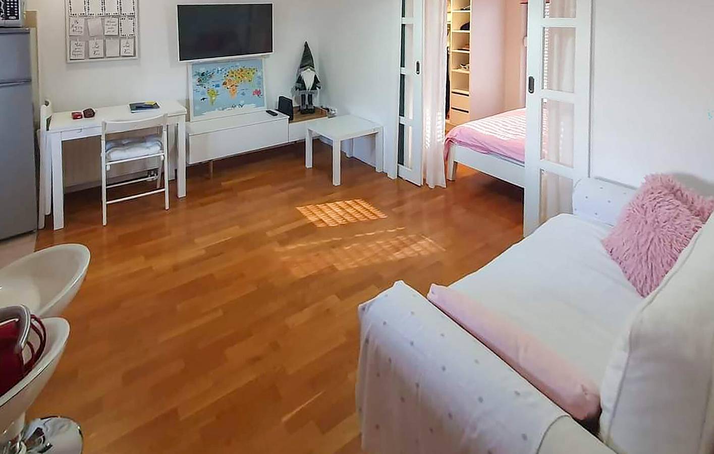 Ganze Ferienwohnung, Gemütliche Ferienwohnung mit WLAN, Klimaanlage und Parkplatz, 2 km vom Strand von Bundek entfernt in Zagreb, Zagreb und Umgebung