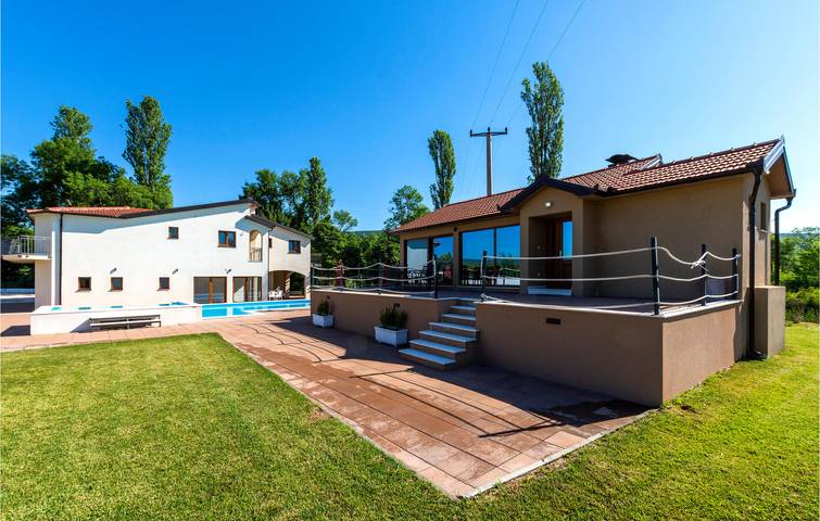 Gemütliche 1-Zimmer-Wohnung mit Pool und Terrasse, nur wenige Schritte vom Fluss entfernt in Imotski, Makarska Riviera