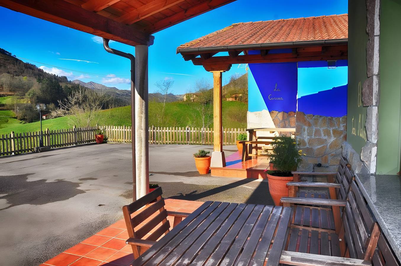 Ganze Wohnung, Ferienwohnung 'El Balcón De Onís' mit Bergblick in La Robellada, Onís