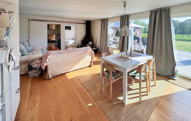 Hus för 6 Personer med trädgård in Vättern