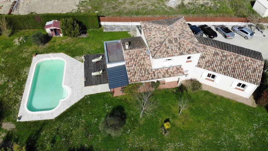 Villa pour 14 personnes, avec jardin et piscine