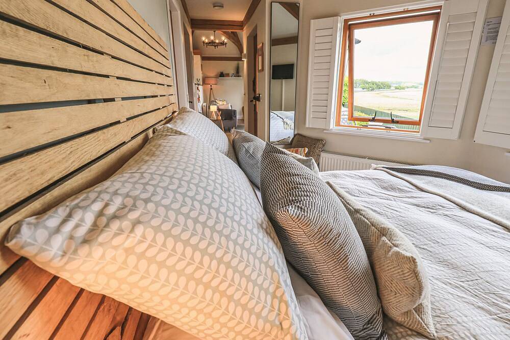 Oversands Cottage, romantic, with a garden in Grange-Over-Sands in Grange-over-Sands, Lake District
