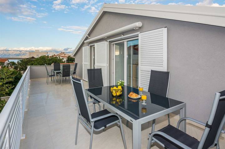 Appartement entier, 3 stars apartment just 70 m from beach | air conditioning, Wi-Fi, satellite tv | for 2-4 persons in Vir