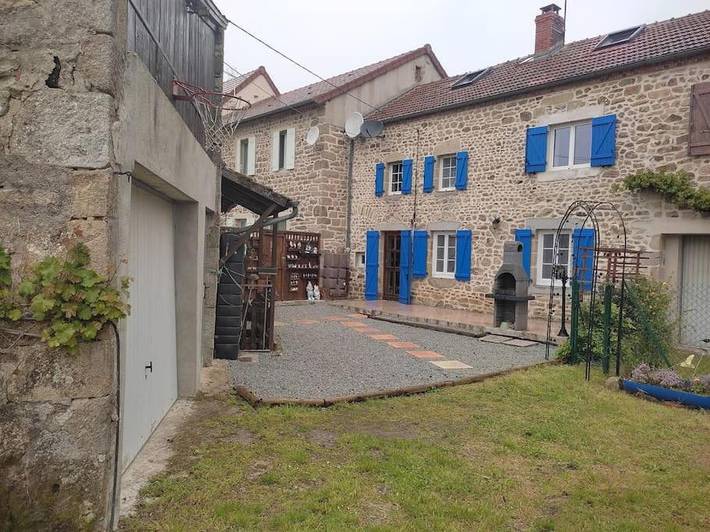 Gîte pour 4 personnes, avec terrasse ainsi que jardin et vue, animaux acceptés dans Fontanières