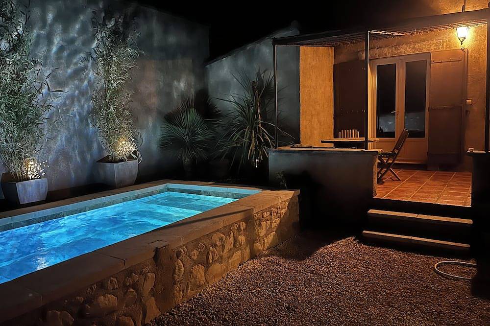 Apartamento entero, Apartment with swimming pool and private garden, in the heart of Provence. in Maillane, Region de Arles