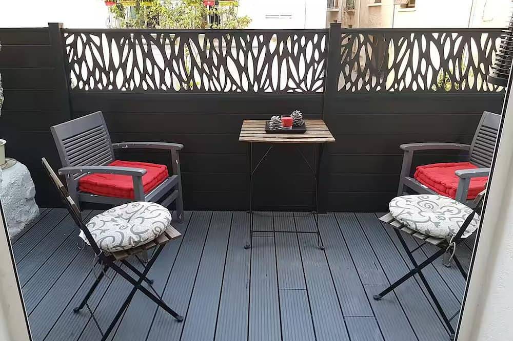 At the rampart in Montagnac, Côte d'Améthyste