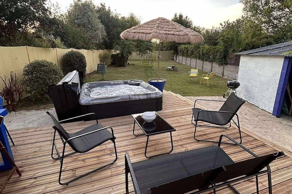 Ka-za house, jacuzzi \"3-star furnished tourism accommodation\". in Saint-Martin-des-Champs, Ceinture Dorée