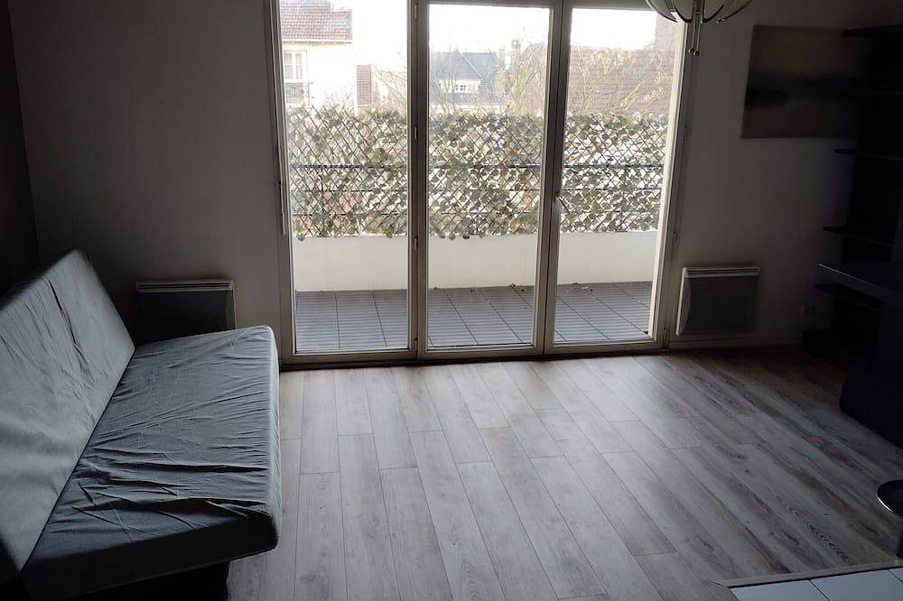 Entire apartment, Studio Apartment 'Proche Rer E' with Balcony in Rosny-sous-Bois, Seine-Saint-Denis