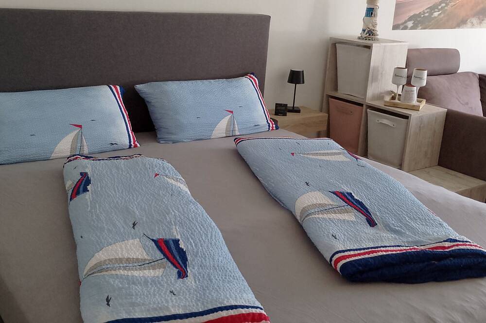 Ganze Wohnung, Tolle zentrale  moderne Ferienwohnung in Büsum 1-3 Pers. mit Terrasse in Büsum, Nordseeküste