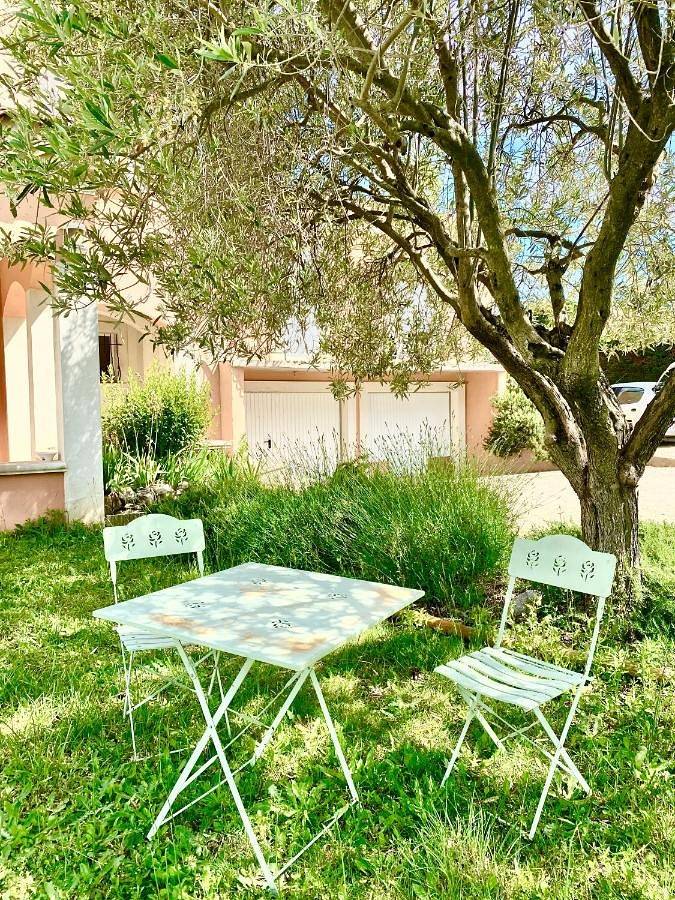 Villa et maisonnette provençales in Carpentras, Parc naturel régional du Mont-Ventoux