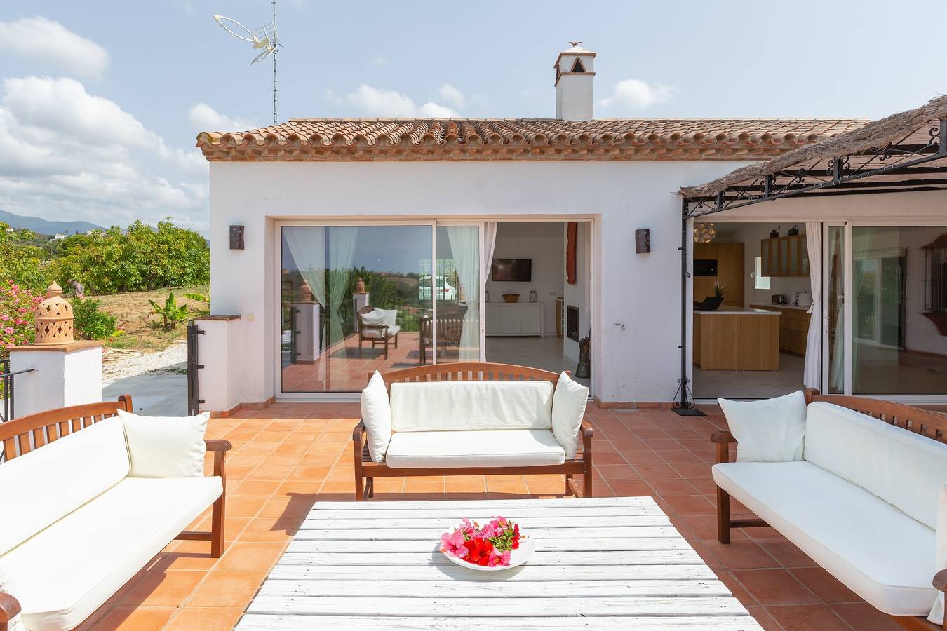 Finca "Almijan Alegria" with Sea & Mountain View, Pool and Wi-Fi in Reinoso, Estepona