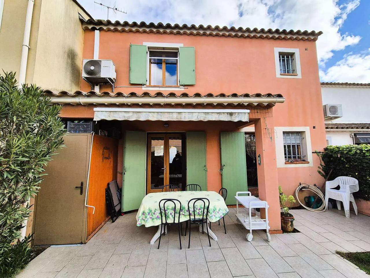 House 2 bedrooms, air conditioning, garden, barbecue, internet in Six-Fours-les-Plages, Toulon region