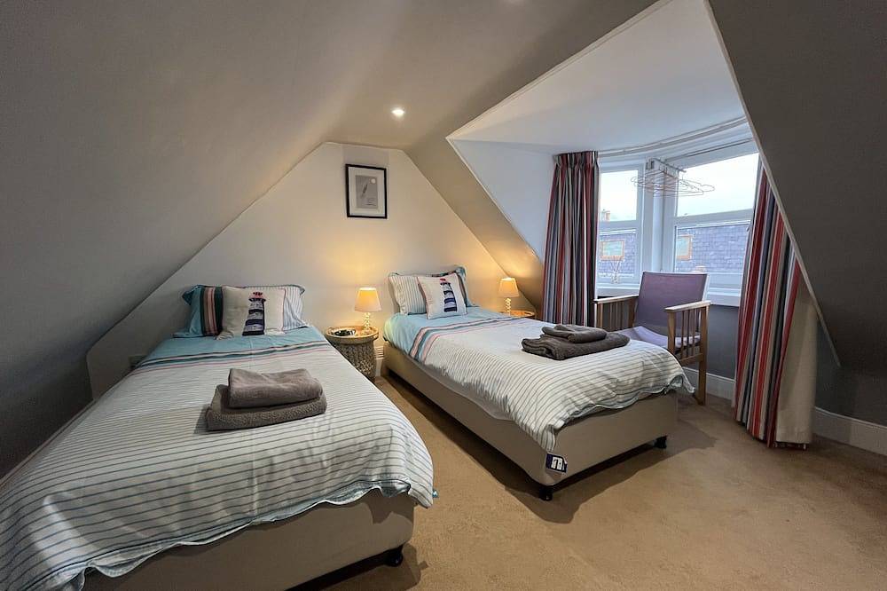 Cosy Cottage by the Sea - a cute fisherman house - Nairn, Highlands\npet friendly in Nairn, Highlands