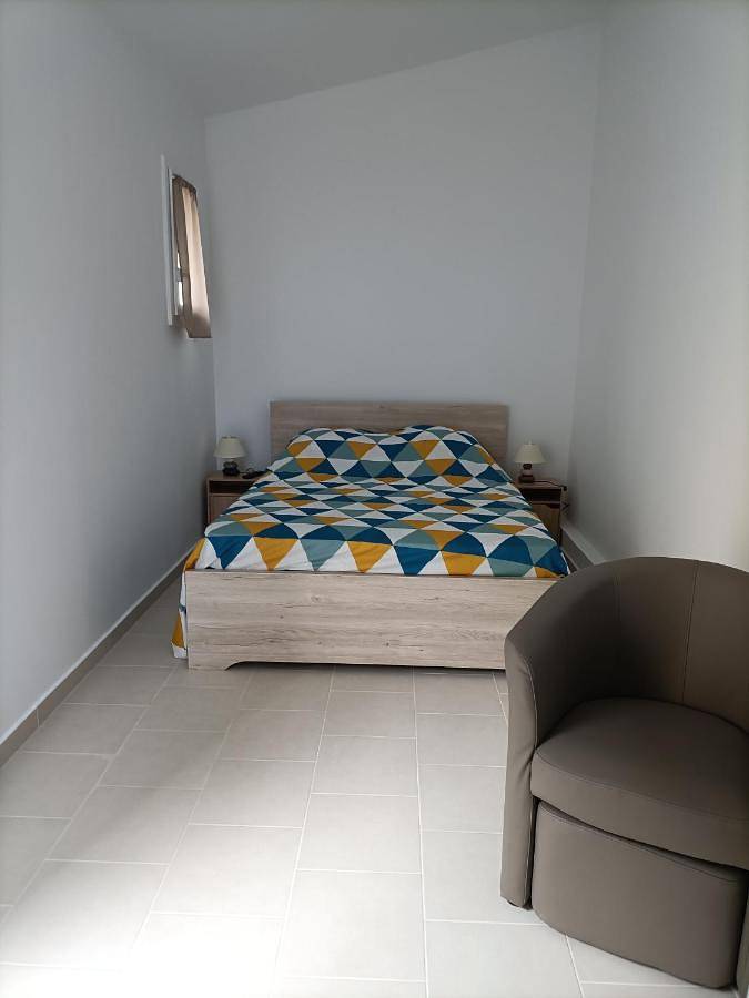 Chambre d’hôte pour 2 personnes, avec Jacuzzi et Terrasse ainsi que Jardin et Piscine