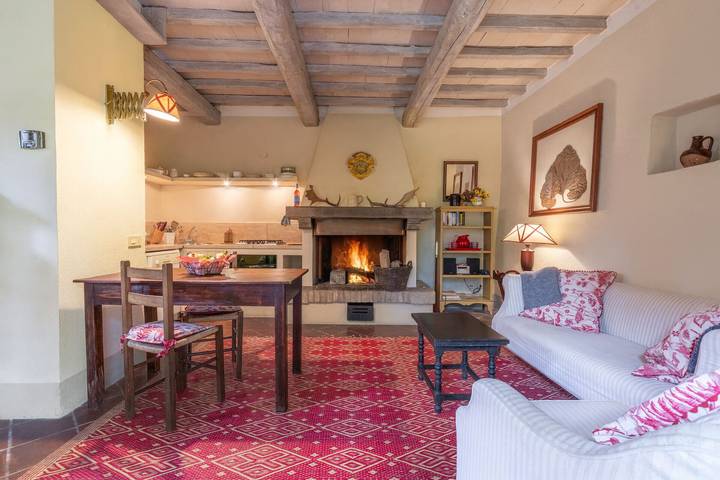 Agriturismo per 2 persone, con piscina e balcone nonché giardino in Toscana