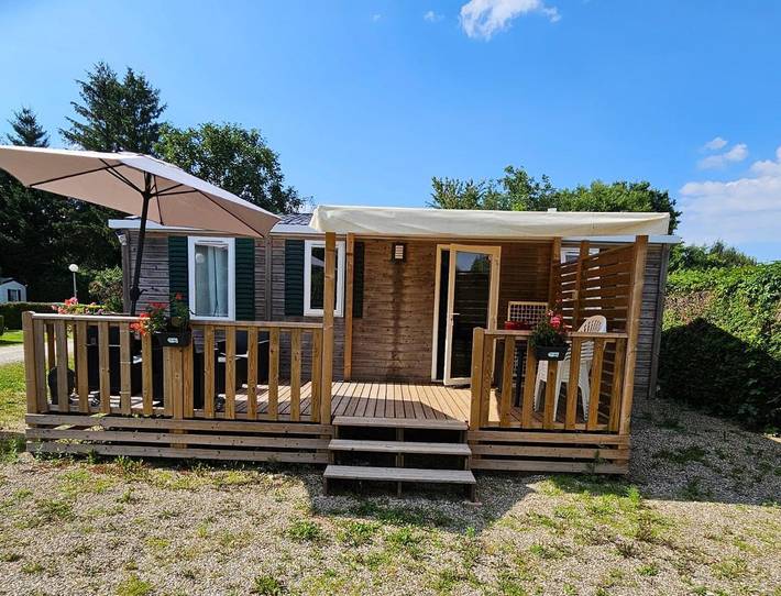 Camping pour 6 personnes, avec vue et piscine ainsi que jardin et terrasse