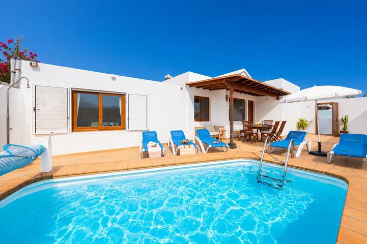Cheap villa for 6 people in Puerto del Carmen