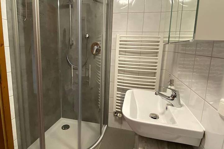 Ganze Wohnung, Ferienwohnung Maria, 40 qm, 1 Schlafzimmer und 1 Wohnzimmer, Terrasse, WLAN in Siegsdorf, Bayerische Alpen