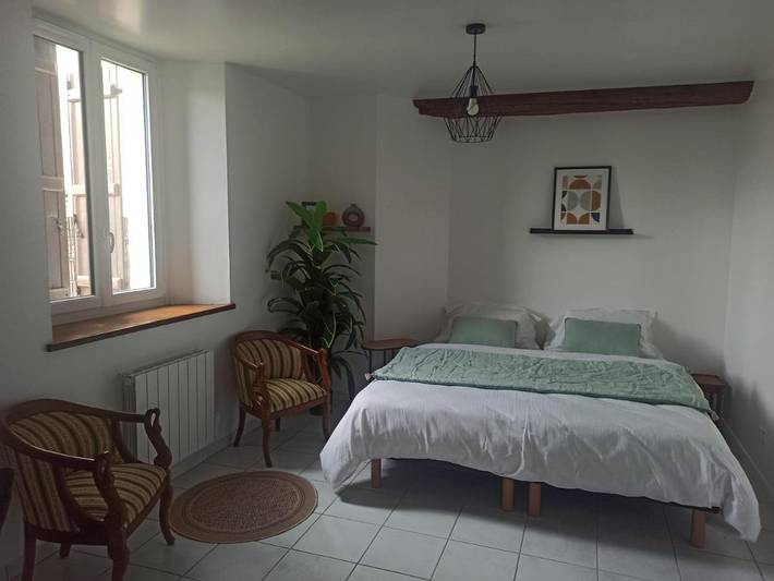 Gîte pour 11 personnes, avec jardin, animaux acceptés à Meslay-du-Maine
